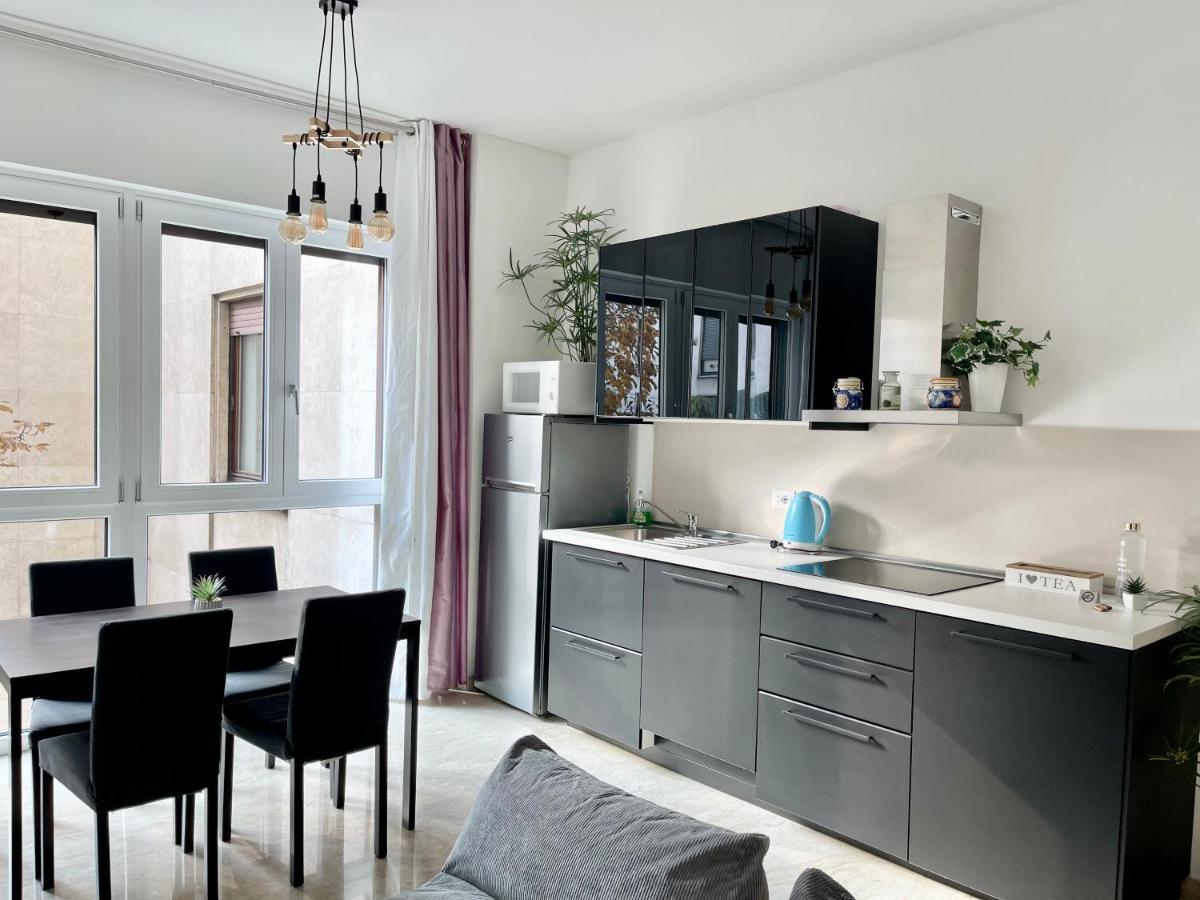 The White House, Modern Apartment In Center Milano Exteriör bild