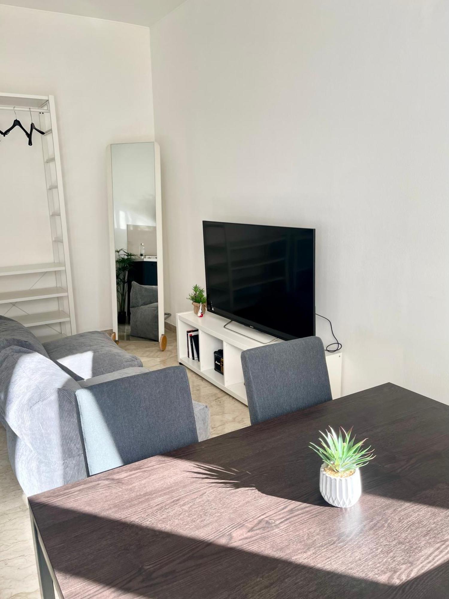 The White House, Modern Apartment In Center Milano Exteriör bild